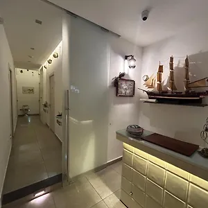 Prestige 2*, Napoli Italia